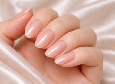 15 Minimalist Nail Designs for a Clean, Polished Look